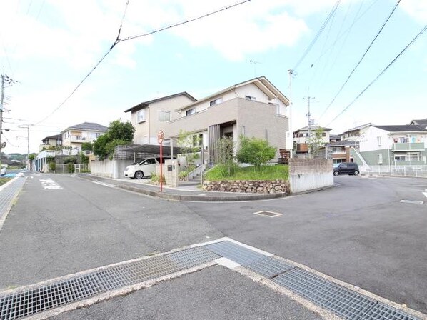 王寺駅 バス12分  白鳳台１丁目下車：停歩5分 2階の物件外観写真